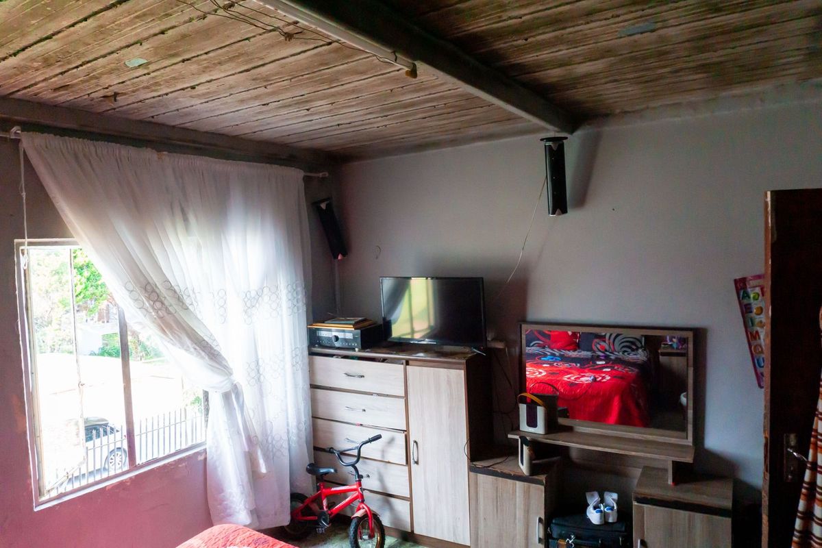 Charming 2-Bedroom Flat Available in Riverlea - Photo 3