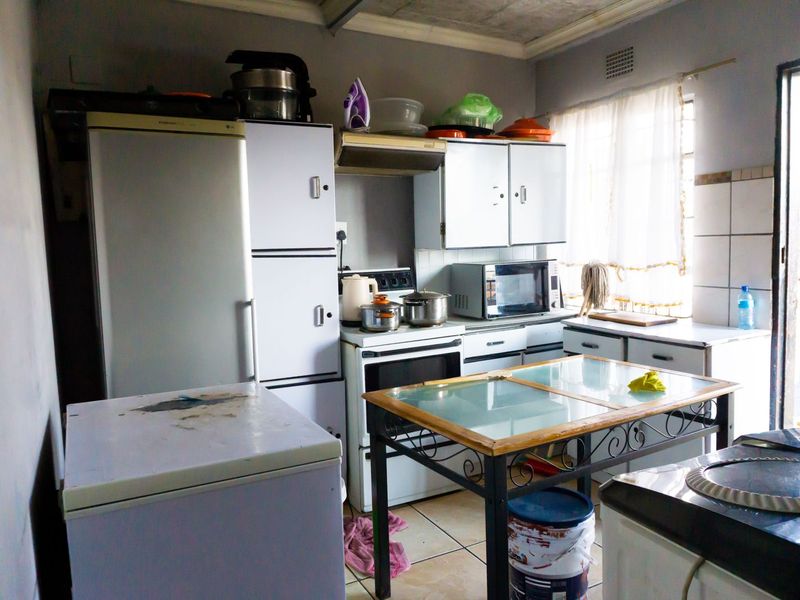 Charming 2-Bedroom Flat Available in Riverlea - Photo 7