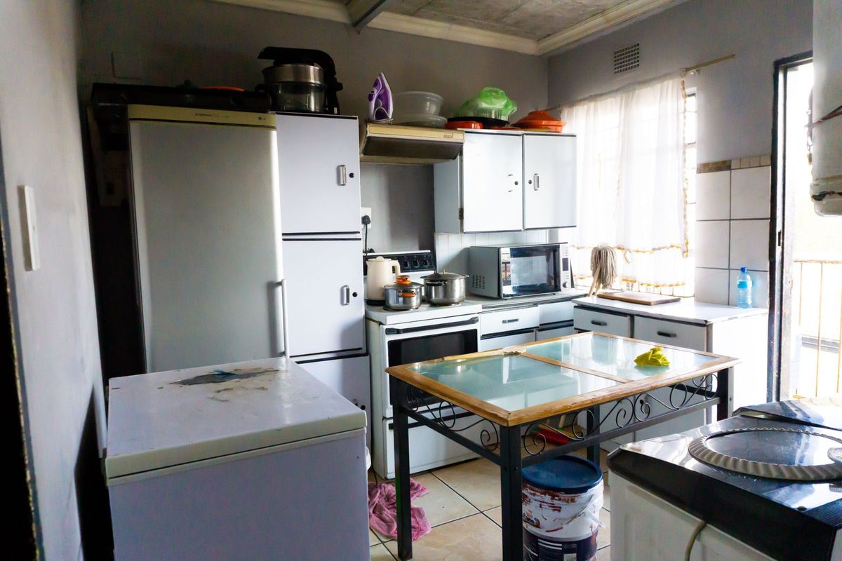 Charming 2-Bedroom Flat Available in Riverlea - Photo 2