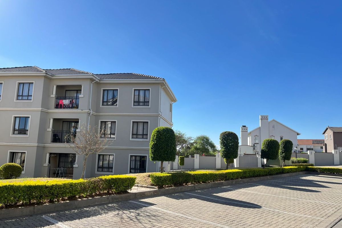 Spacious 2 bed 2 bath Ground floor Executive Apartment - Photo 5