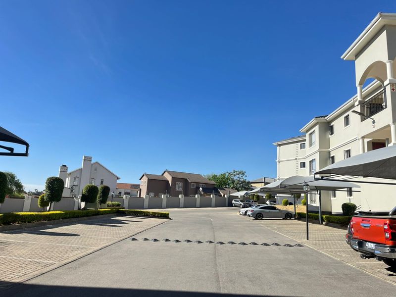 Spacious 2 bed 2 bath Ground floor Executive Apartment - Photo 8