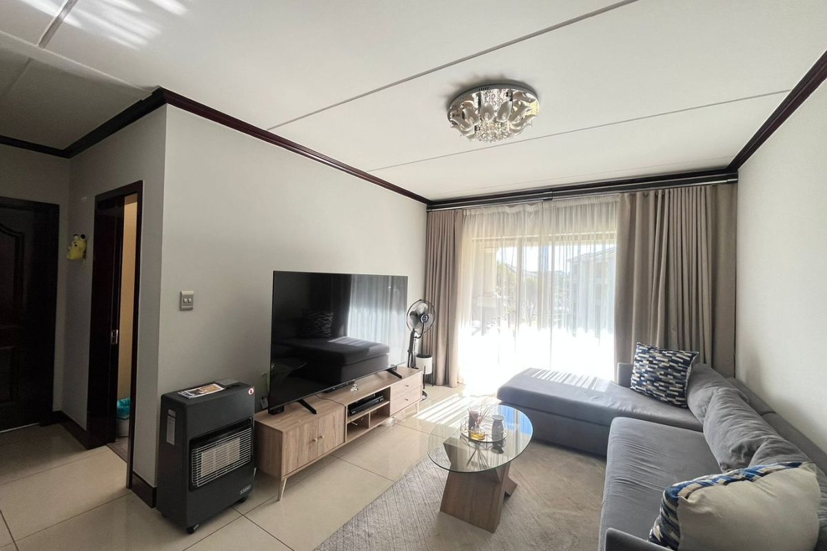 Spacious 2 bed 2 bath Ground floor Executive Apartment - Photo 3