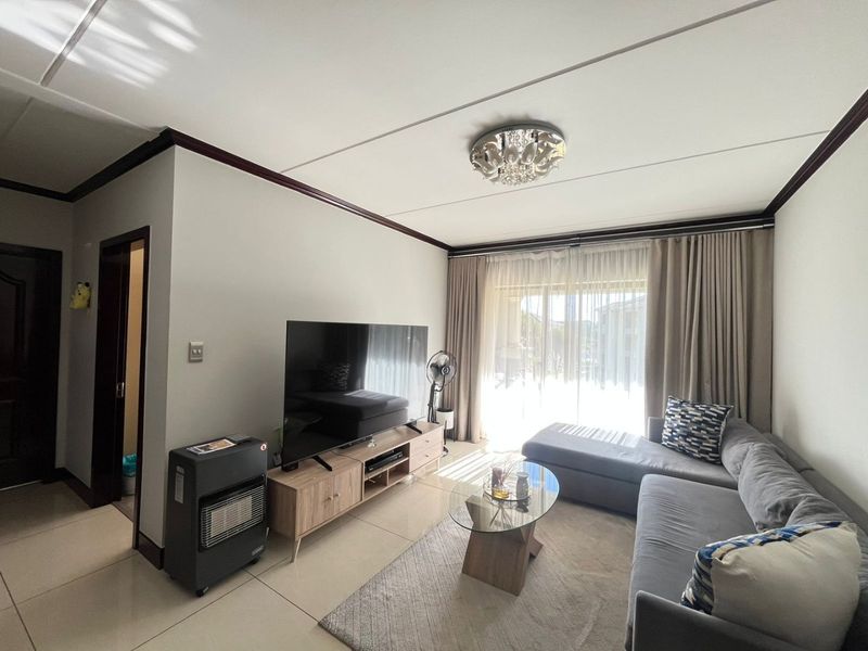 Spacious 2 bed 2 bath Ground floor Executive Apartment - Photo 3