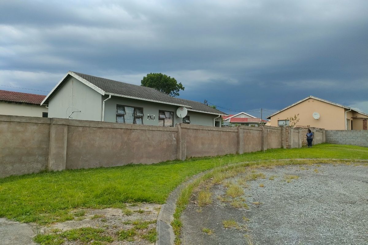 Charming 3-Bedroom Family Home in Tranquil Setting - Photo 3