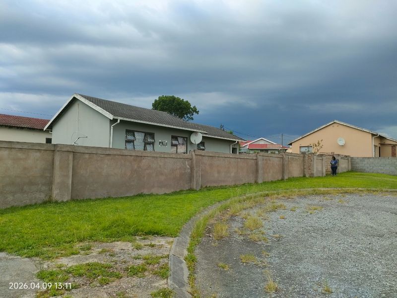 Charming 3-Bedroom Family Home in Tranquil Setting - Photo 3