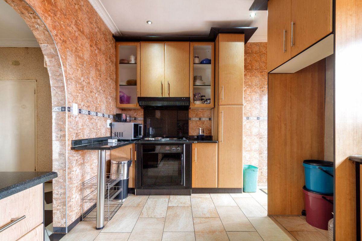 3 bedroom Charming Family Home with Entertainment Appeal in Crosby - Photo 3