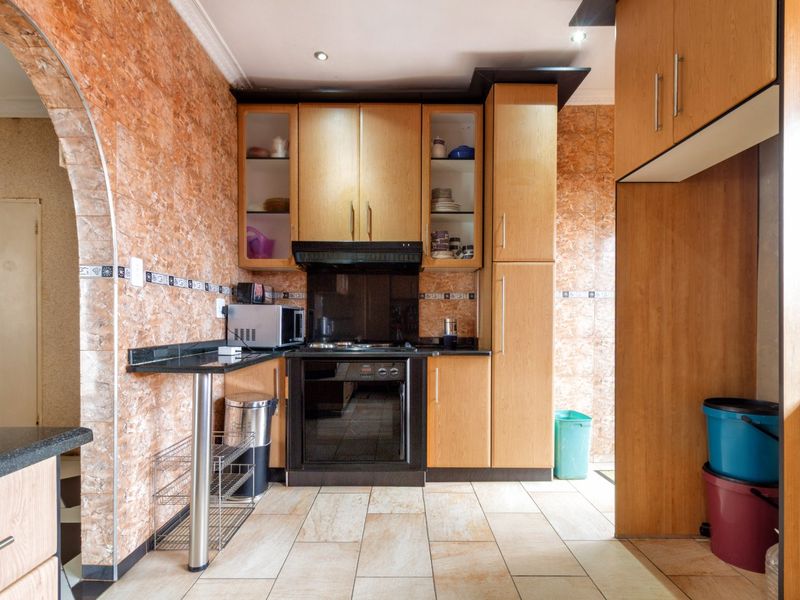 3 bedroom Charming Family Home with Entertainment Appeal in Crosby - Photo 3