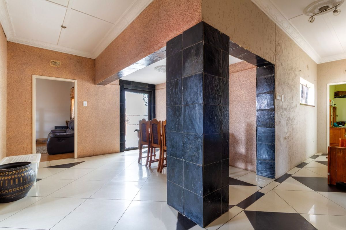 3 bedroom Charming Family Home with Entertainment Appeal in Crosby - Photo 4