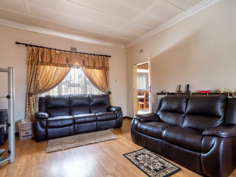 3 bedroom Charming Family Home with Entertainment Appeal in Crosby - Photo 10