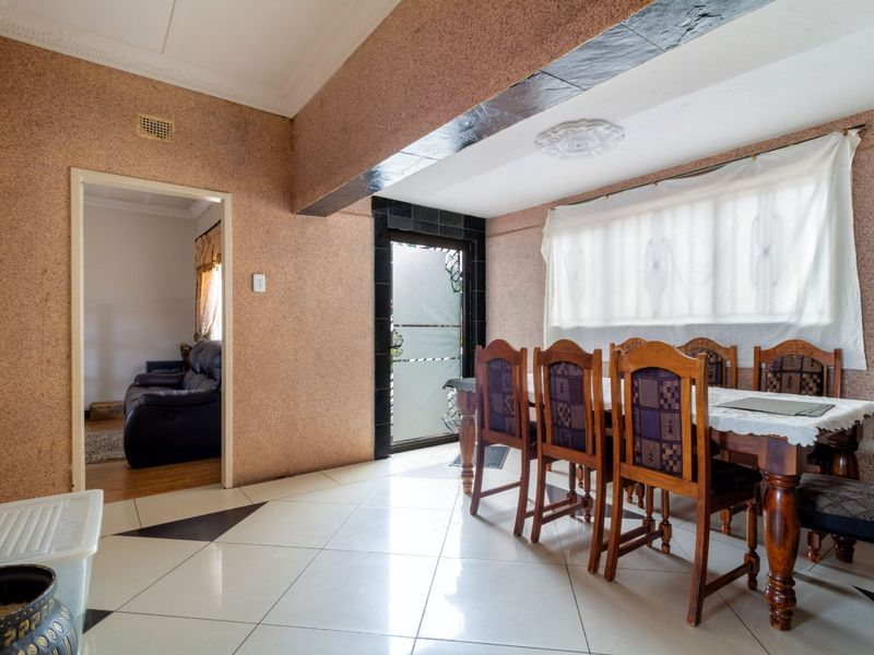 3 bedroom Charming Family Home with Entertainment Appeal in Crosby - Photo 5