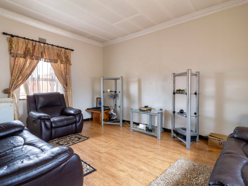 3 bedroom Charming Family Home with Entertainment Appeal in Crosby - Photo 8