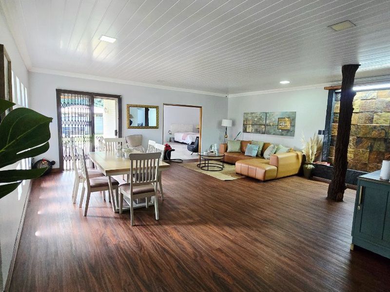 Expansive Family Living with Income-Generating Flatlet - Photo 3