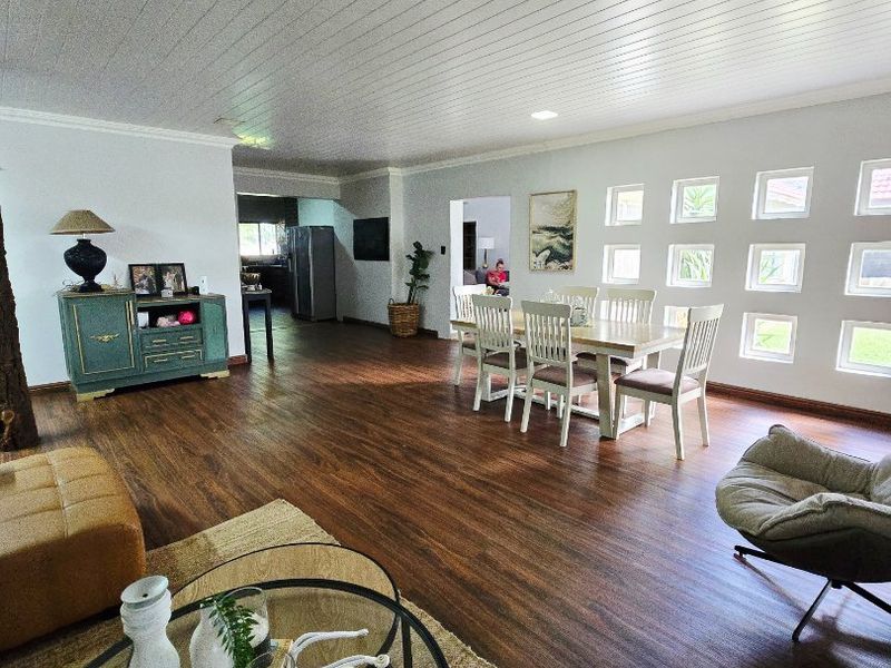 Expansive Family Living with Income-Generating Flatlet - Photo 7