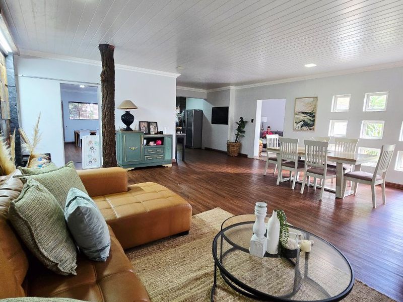 Expansive Family Living with Income-Generating Flatlet - Photo 6