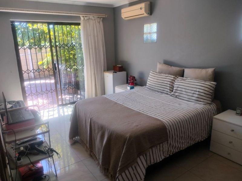 Spacious 4 Bedroom Family Home with pool For Sale in Crawford  - Photo 10