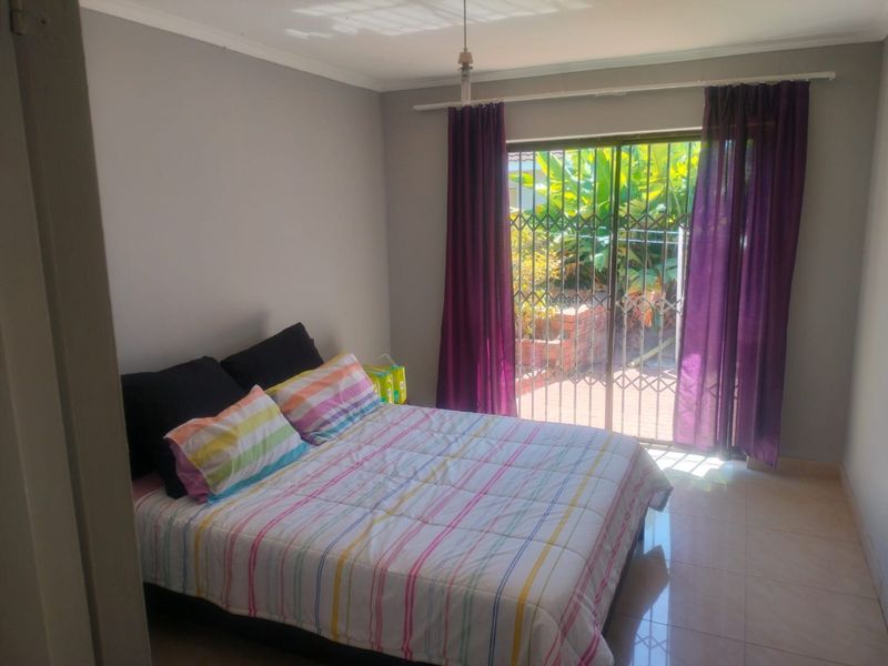 Spacious 4 Bedroom Family Home with pool For Sale in Crawford  - Photo 9