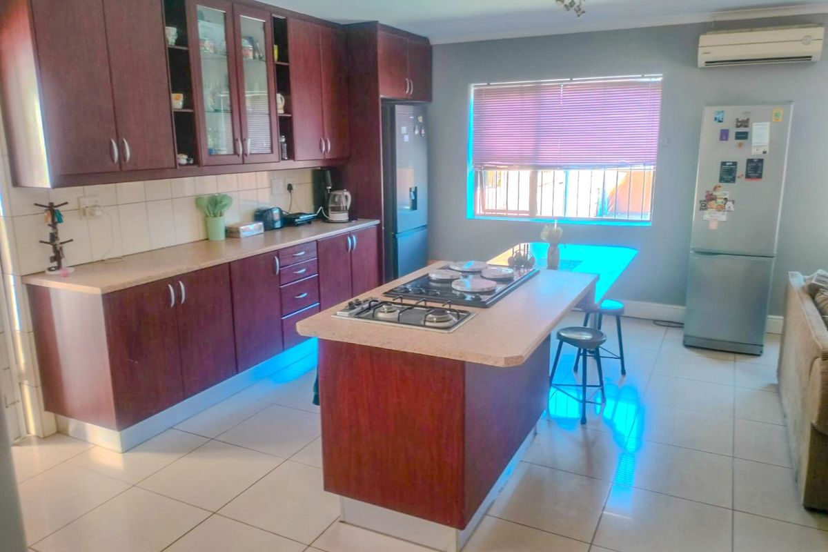 Spacious 4-Bedroom Family Home with Pool | Crawford - Photo 5