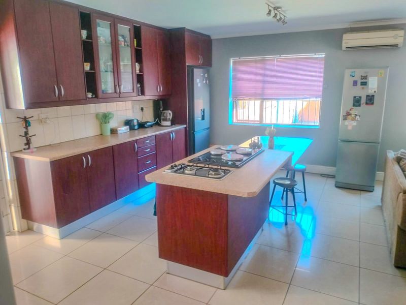 Spacious 4-Bedroom Family Home with Pool | Crawford - Photo 5