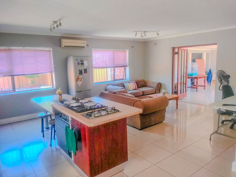 Spacious 4-Bedroom Family Home with Pool | Crawford - Photo 6