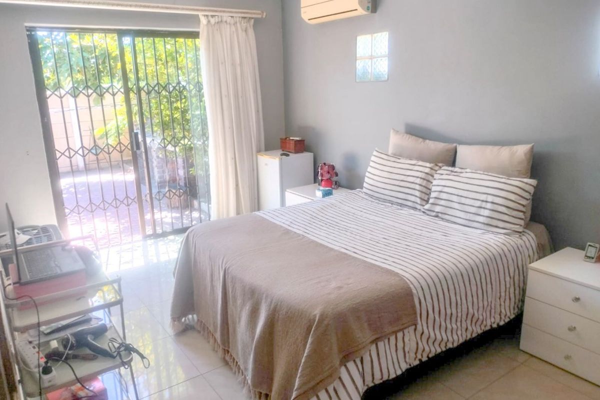 Spacious 4-Bedroom Family Home with Pool | Crawford - Photo 4