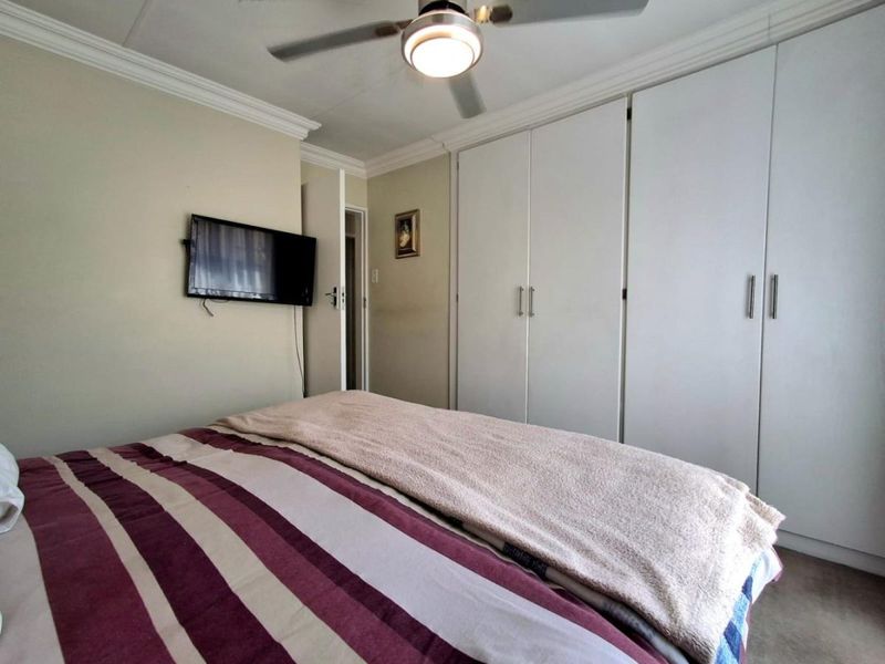 Charming 2-Bedroom Townhouse with Lifestyle Amenities – Move-In Ready! - Photo 9