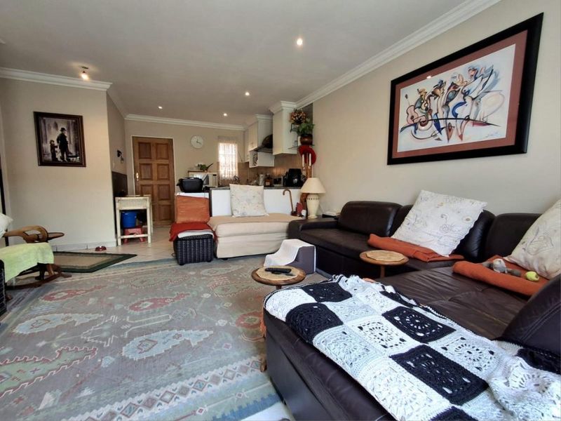 Charming 2-Bedroom Townhouse with Lifestyle Amenities – Move-In Ready! - Photo 5