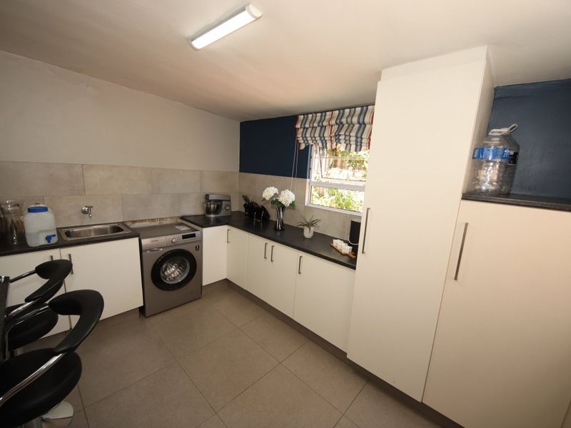 SPACIOUS 3-BED DUPLEX WITH GARDEN, POOL & LIFT – PET FRIENDLY! - Photo 3