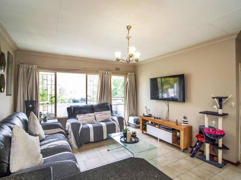 Charming 2-Bedroom Townhouse with Lifestyle Amenities – Move-In Ready! - Photo 4