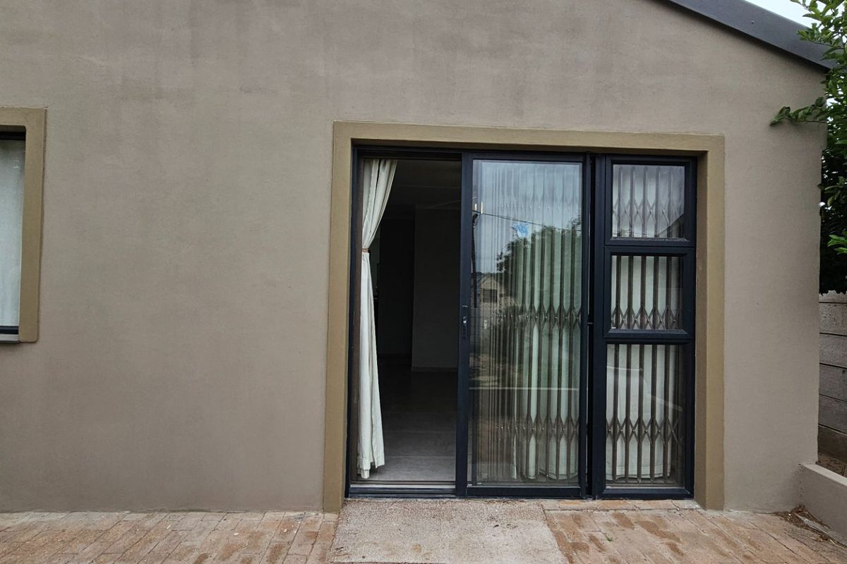 Newly renovated House - Photo 2