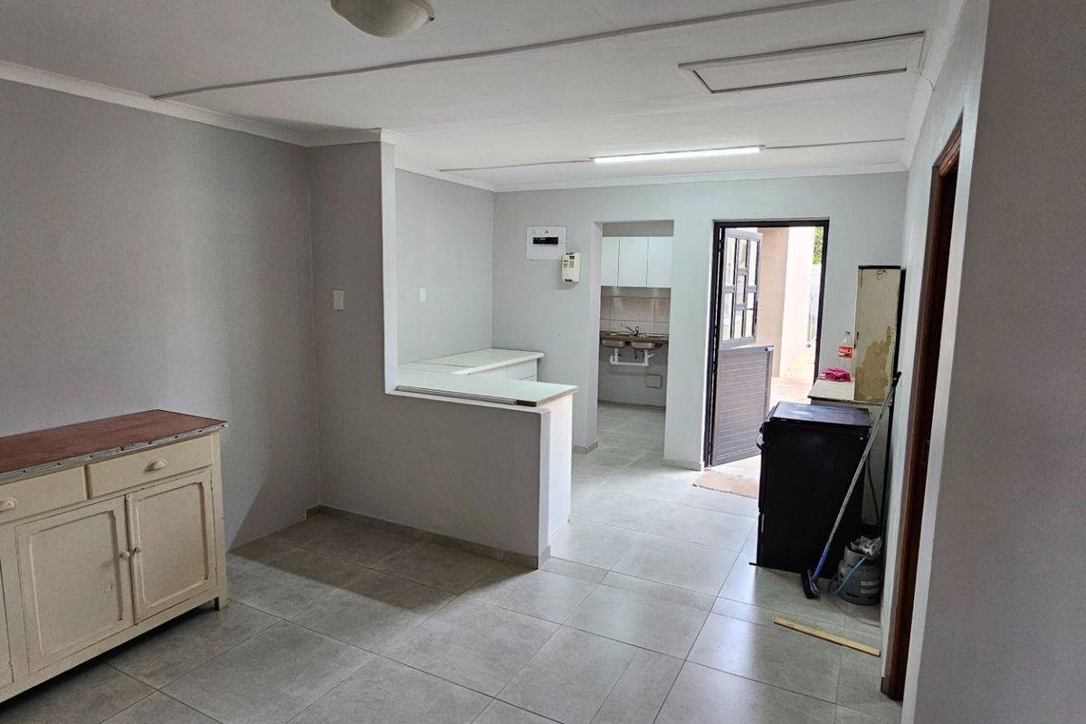 Newly renovated House - Photo 5