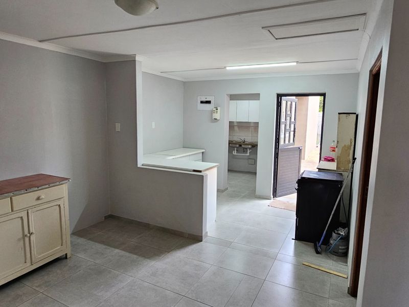 Newly renovated House - Photo 5