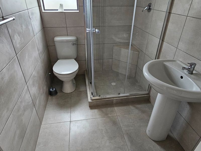 Newly renovated House - Photo 10