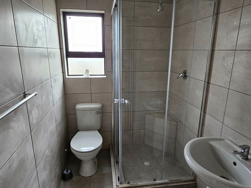 Newly renovated House - Photo 9