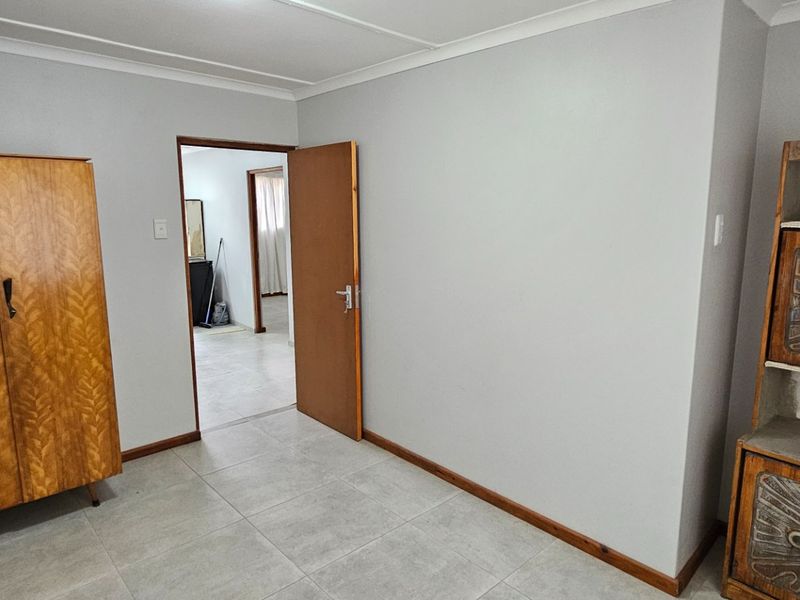 Newly renovated House - Photo 8