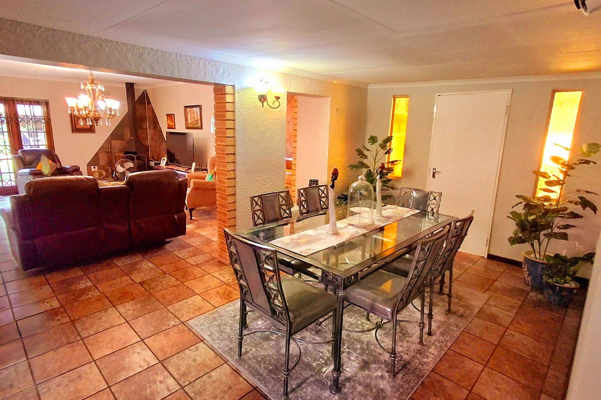 Family Haven in Vaalpark with Pool and Jacuzzi - Photo 5