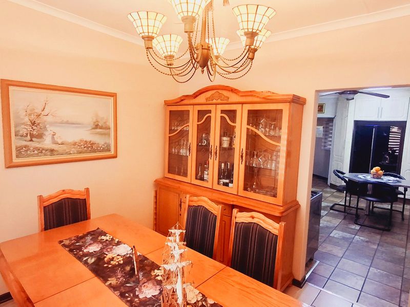 Family Haven in Vaalpark with Pool and Jacuzzi - Photo 4