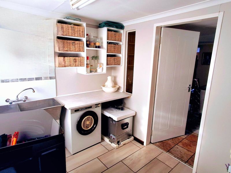 Family Haven in Vaalpark with Pool and Jacuzzi - Photo 10