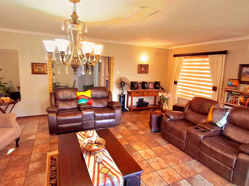 Family Haven in Vaalpark with Pool and Jacuzzi - Photo 8