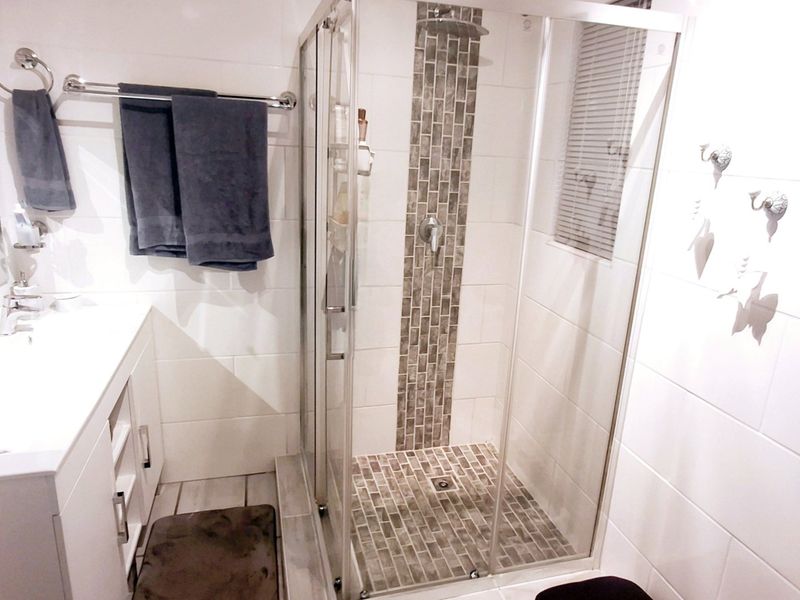 Family Haven in Vaalpark with Pool and Jacuzzi - Photo 7