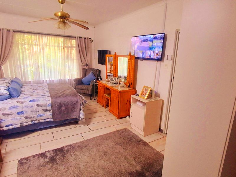 Family Haven in Vaalpark with Pool and Jacuzzi - Photo 6