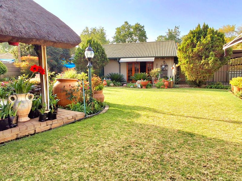 Family Haven in Vaalpark with Pool and Jacuzzi - Photo 1