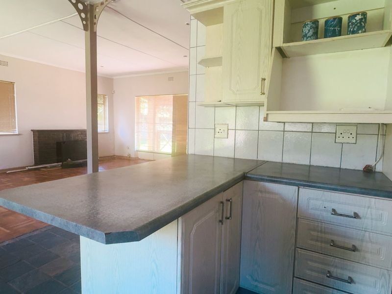 Sturdy home in Three Rivers - Photo 9