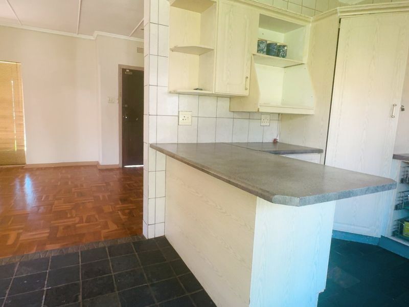 Sturdy home in Three Rivers - Photo 8