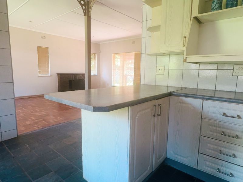 Sturdy home in Three Rivers - Photo 7