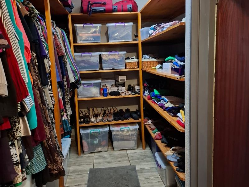 Spacious 5-Bedroom Property with Flatlet For sale in Thabazambi - Photo 10