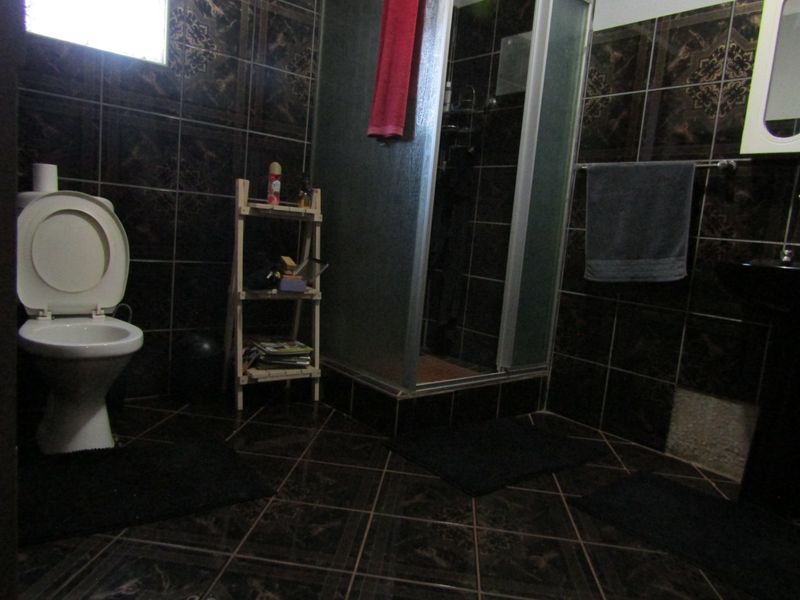 Spacious 5-Bedroom Property with Flatlet For sale in Thabazambi - Photo 8