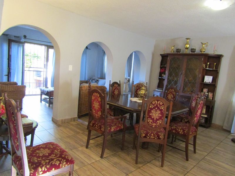 Spacious 5-Bedroom Property with Flatlet For sale in Thabazambi - Photo 7