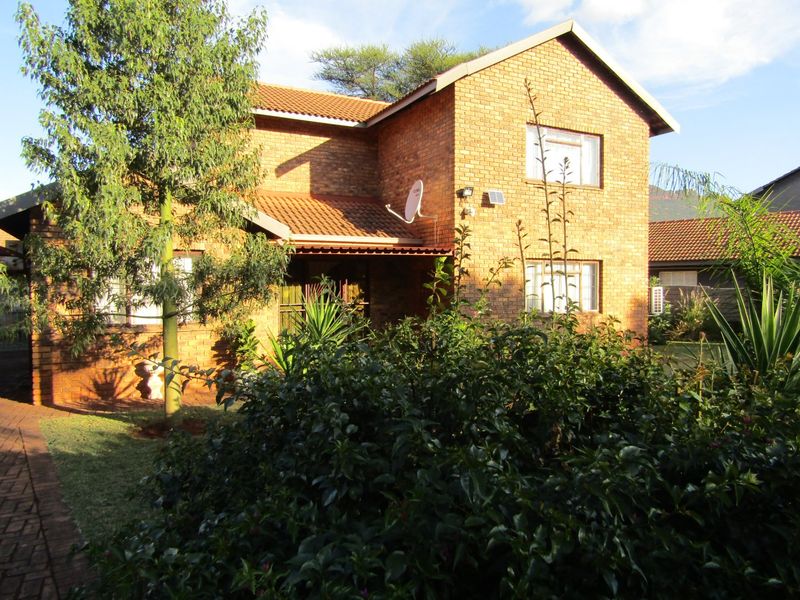 Spacious 5-Bedroom Property with Flatlet For sale in Thabazambi - Photo 1