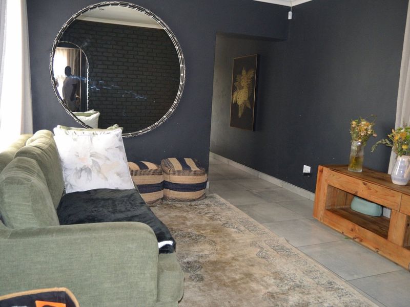 Renovated Family Home with Pool - Photo 4