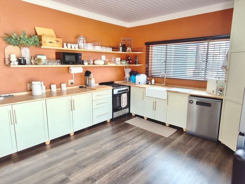 Stylish Turnkey Home in Secure Waterfront Estate - Photo 5